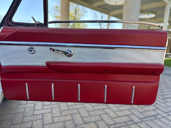 Used-1961-Ford-Thunderbird