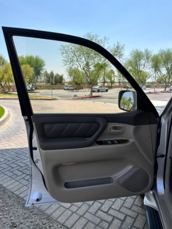 Used-2000-Toyota-Land-Cruiser