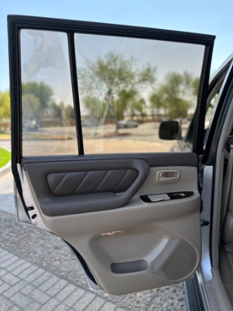 Used-2000-Toyota-Land-Cruiser