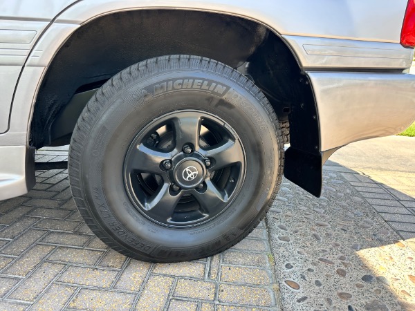 Used-2000-Toyota-Land-Cruiser