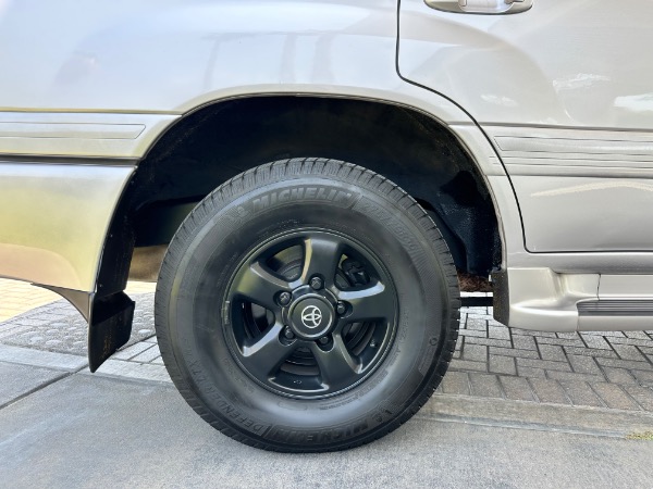 Used-2000-Toyota-Land-Cruiser
