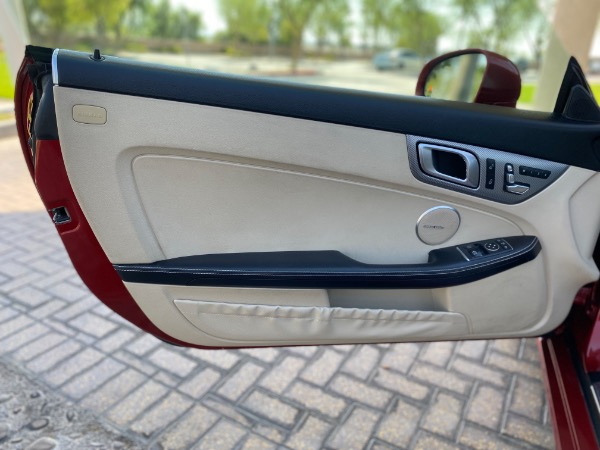 Used-2018-Mercedes-Benz-SLC-300
