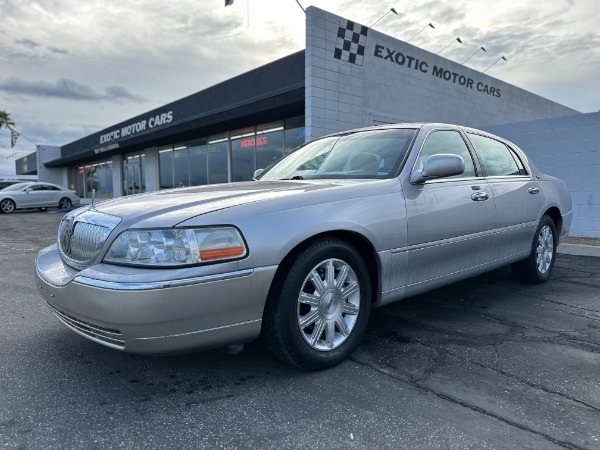 Used-2011-Lincoln-Town-Car-Signature-Limited