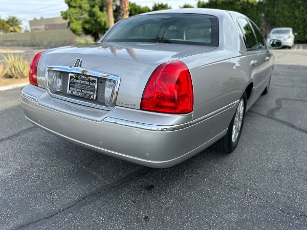 Used-2011-Lincoln-Town-Car-Signature-Limited