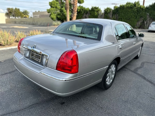 Used-2011-Lincoln-Town-Car-Signature-Limited