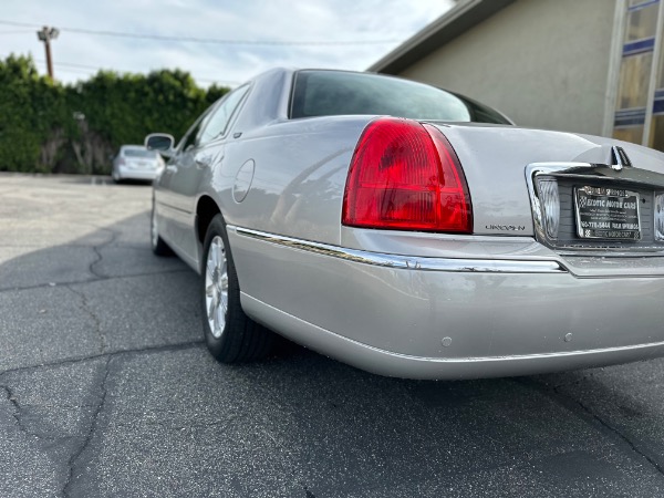 Used-2011-Lincoln-Town-Car-Signature-Limited