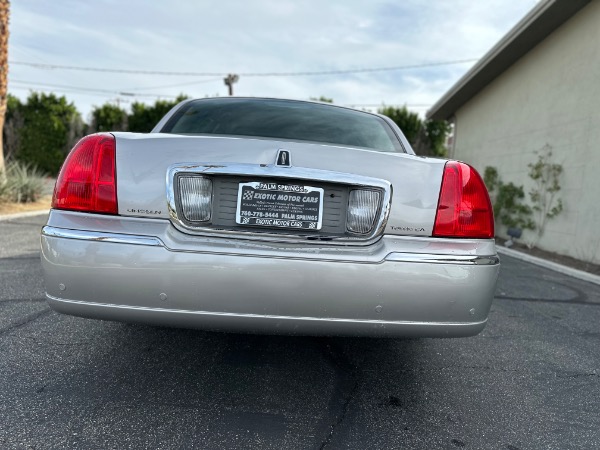 Used-2011-Lincoln-Town-Car-Signature-Limited