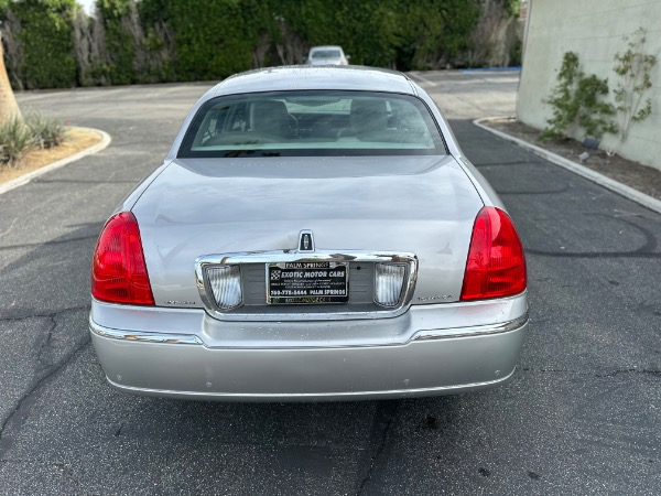 Used-2011-Lincoln-Town-Car-Signature-Limited