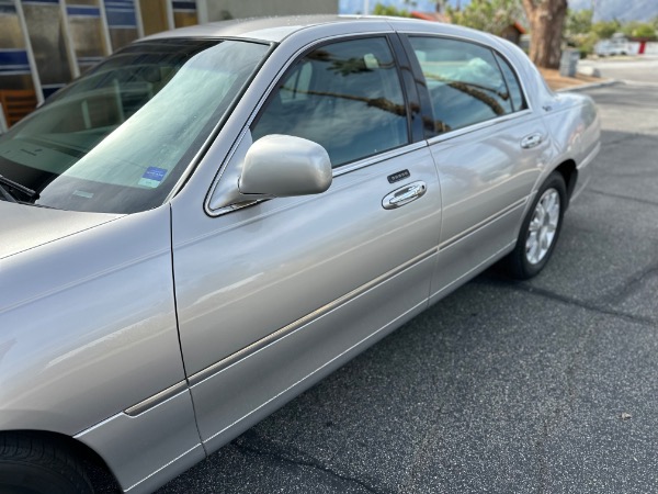 Used-2011-Lincoln-Town-Car-Signature-Limited