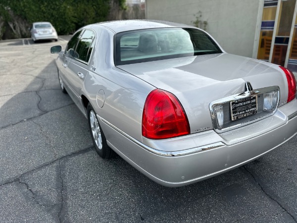 Used-2011-Lincoln-Town-Car-Signature-Limited