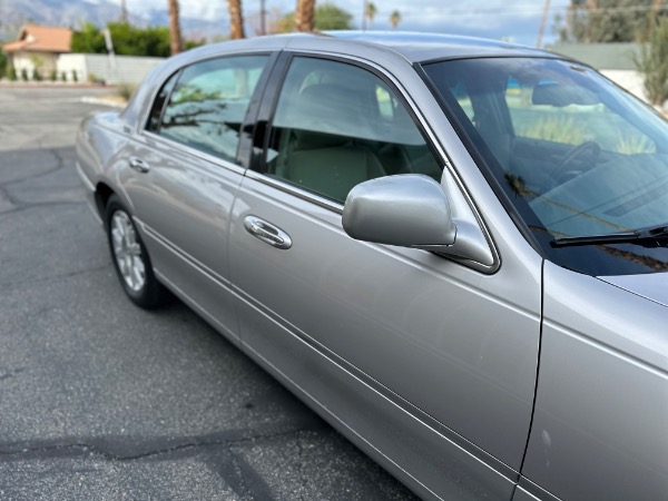 Used-2011-Lincoln-Town-Car-Signature-Limited