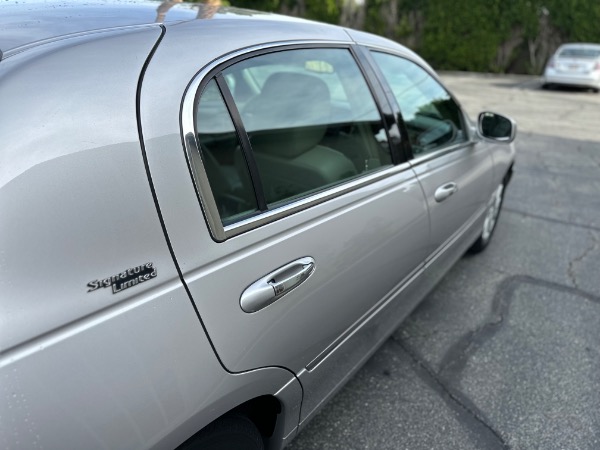 Used-2011-Lincoln-Town-Car-Signature-Limited