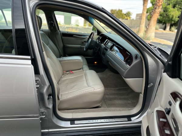 Used-2011-Lincoln-Town-Car-Signature-Limited