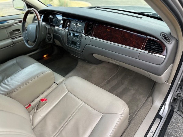 Used-2011-Lincoln-Town-Car-Signature-Limited
