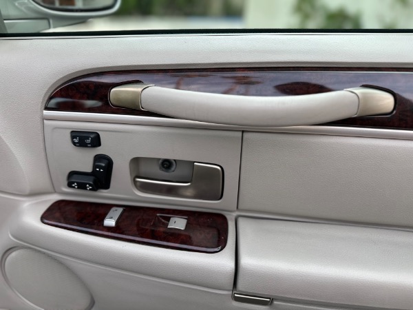 Used-2011-Lincoln-Town-Car-Signature-Limited