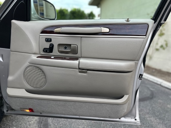 Used-2011-Lincoln-Town-Car-Signature-Limited