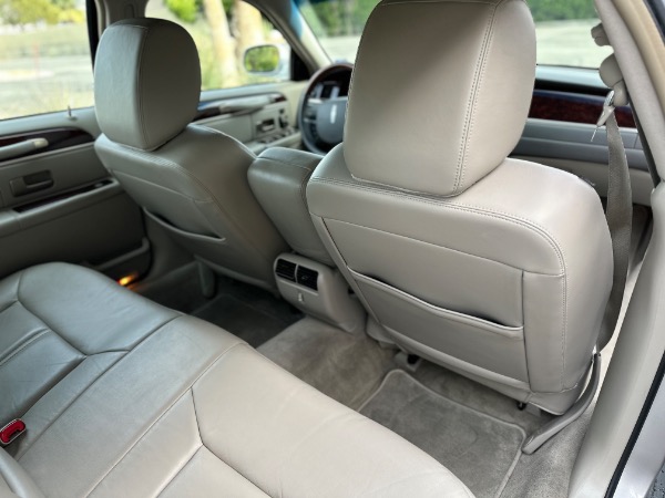 Used-2011-Lincoln-Town-Car-Signature-Limited