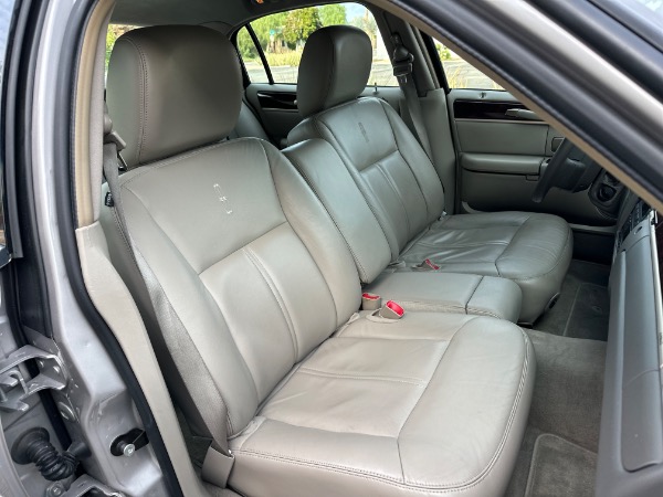 Used-2011-Lincoln-Town-Car-Signature-Limited