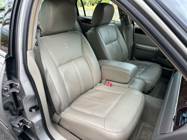Used-2011-Lincoln-Town-Car-Signature-Limited