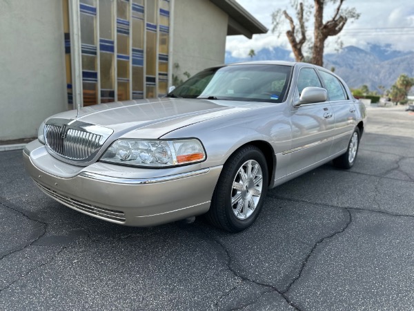 Used-2011-Lincoln-Town-Car-Signature-Limited