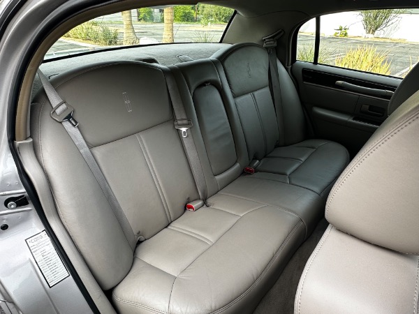 Used-2011-Lincoln-Town-Car-Signature-Limited