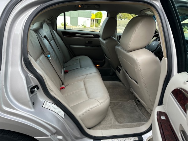 Used-2011-Lincoln-Town-Car-Signature-Limited
