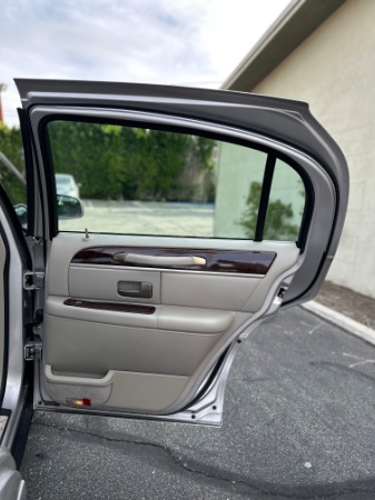 Used-2011-Lincoln-Town-Car-Signature-Limited