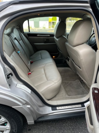 Used-2011-Lincoln-Town-Car-Signature-Limited