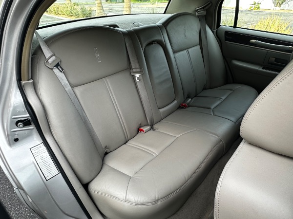 Used-2011-Lincoln-Town-Car-Signature-Limited