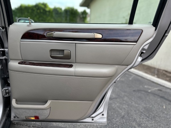 Used-2011-Lincoln-Town-Car-Signature-Limited
