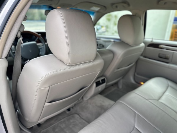 Used-2011-Lincoln-Town-Car-Signature-Limited