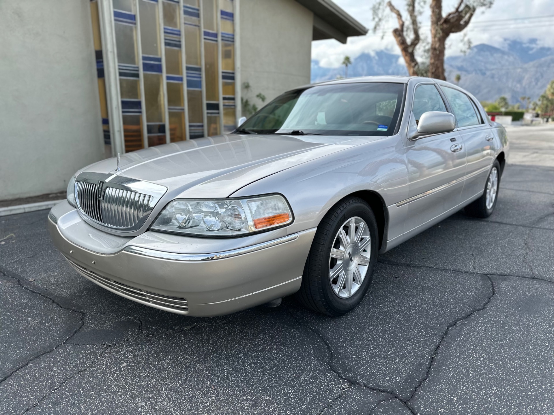 2011 Lincoln Town Car Signature Limited Stock # L214 for sale near