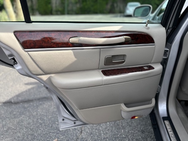 Used-2011-Lincoln-Town-Car-Signature-Limited