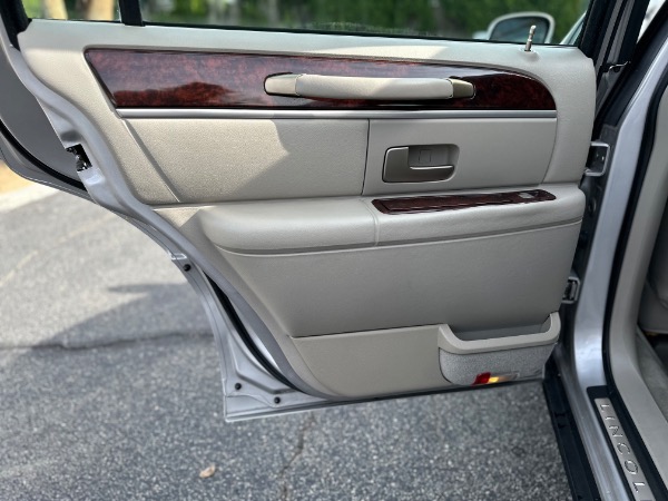 Used-2011-Lincoln-Town-Car-Signature-Limited