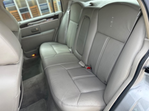 Used-2011-Lincoln-Town-Car-Signature-Limited