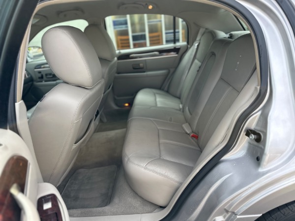 Used-2011-Lincoln-Town-Car-Signature-Limited