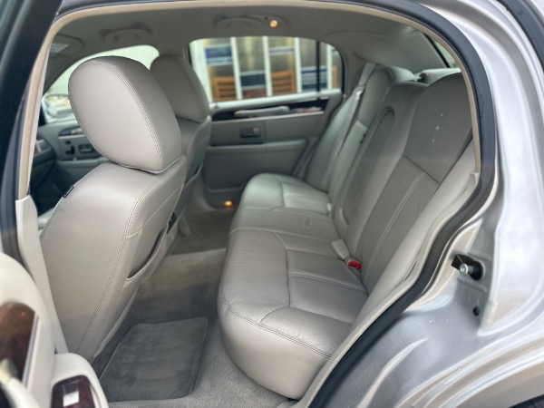 Used-2011-Lincoln-Town-Car-Signature-Limited