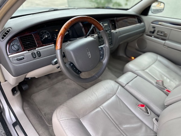 Used-2011-Lincoln-Town-Car-Signature-Limited