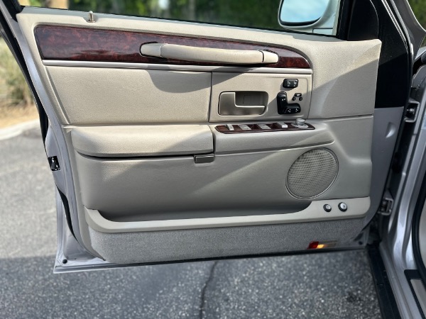 Used-2011-Lincoln-Town-Car-Signature-Limited