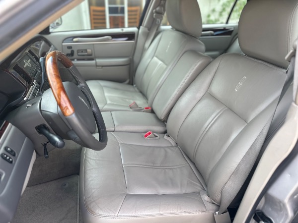 Used-2011-Lincoln-Town-Car-Signature-Limited