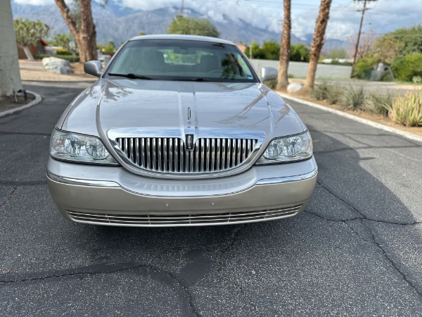 Used-2011-Lincoln-Town-Car-Signature-Limited