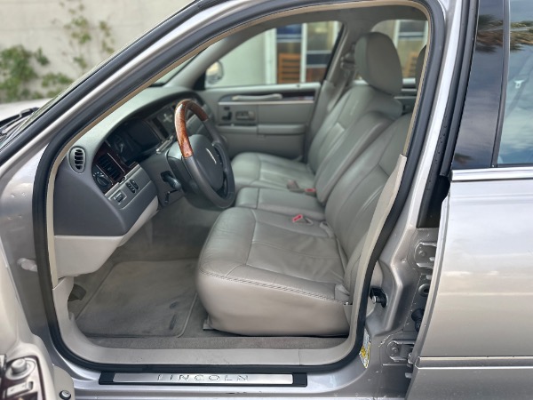 Used-2011-Lincoln-Town-Car-Signature-Limited