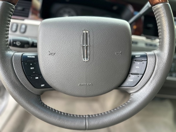 Used-2011-Lincoln-Town-Car-Signature-Limited
