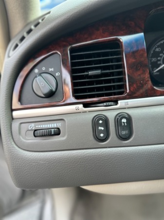 Used-2011-Lincoln-Town-Car-Signature-Limited