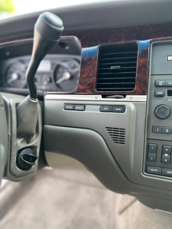 Used-2011-Lincoln-Town-Car-Signature-Limited