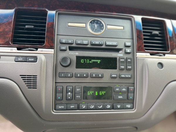 Used-2011-Lincoln-Town-Car-Signature-Limited