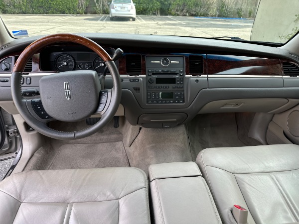 Used-2011-Lincoln-Town-Car-Signature-Limited