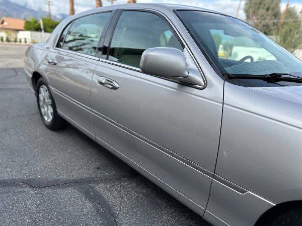 Used-2011-Lincoln-Town-Car-Signature-Limited