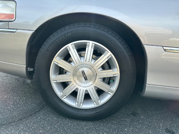 Used-2011-Lincoln-Town-Car-Signature-Limited