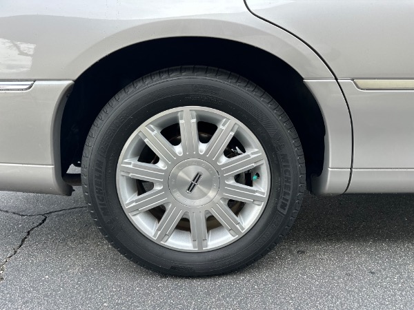 Used-2011-Lincoln-Town-Car-Signature-Limited